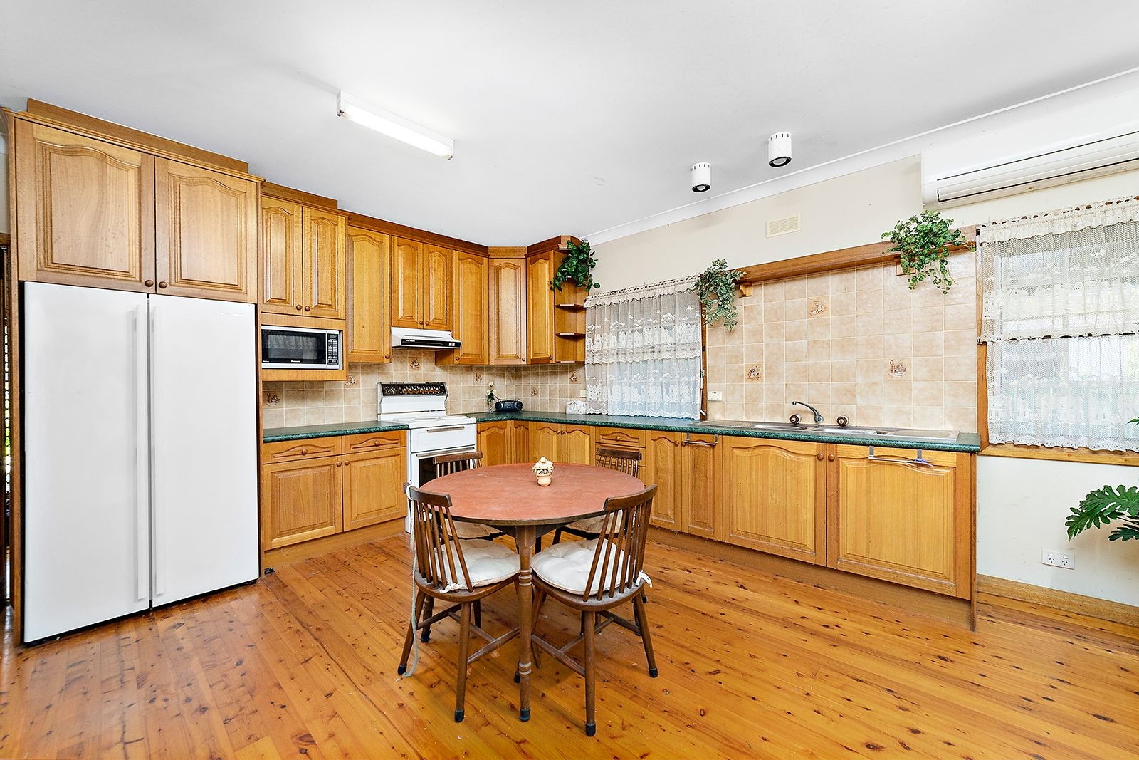 33 Gerald Road, Illawong Sold by Gavan Property - image 1