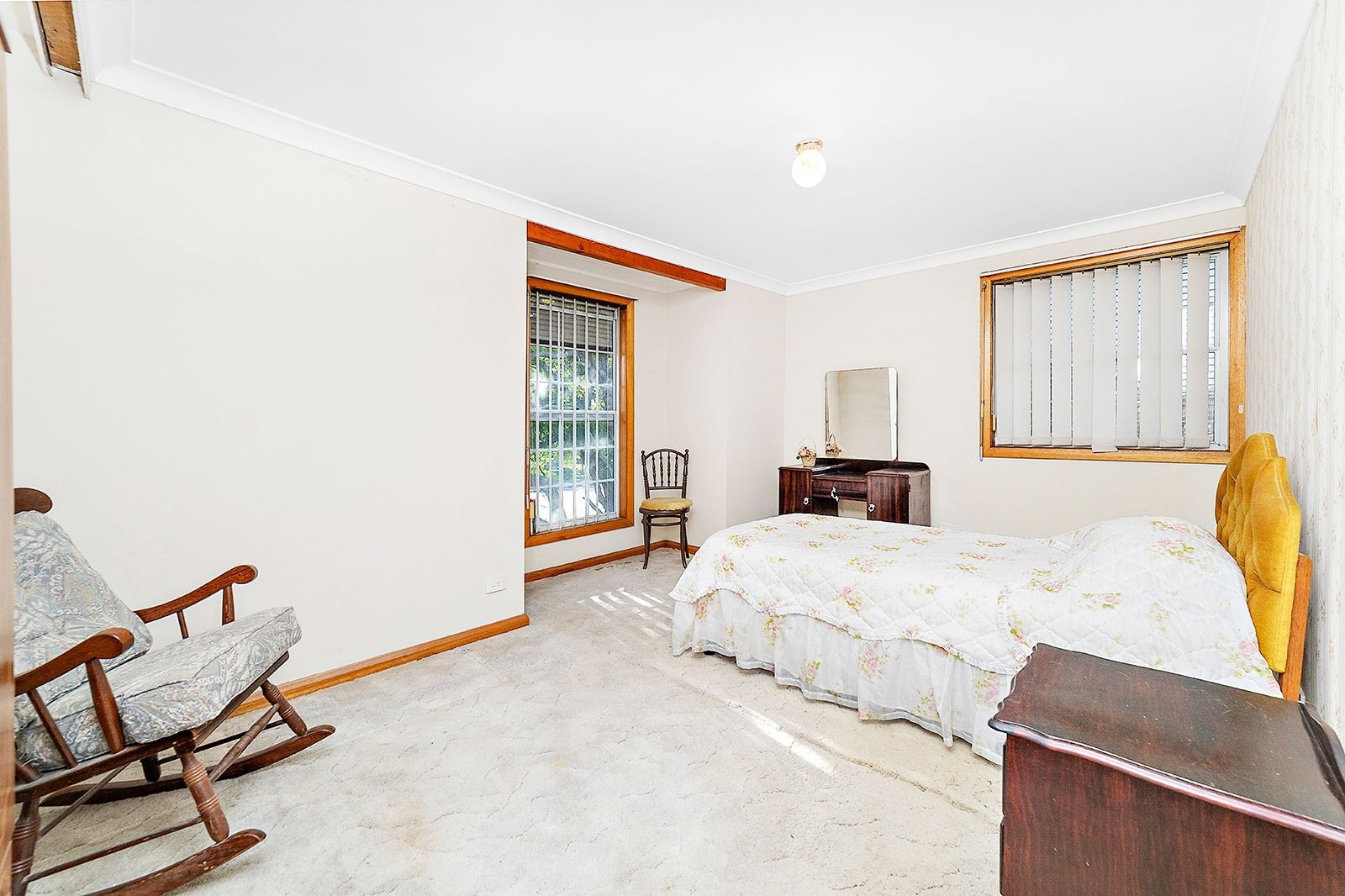 33 Gerald Road, Illawong Sold by Gavan Property - image 1