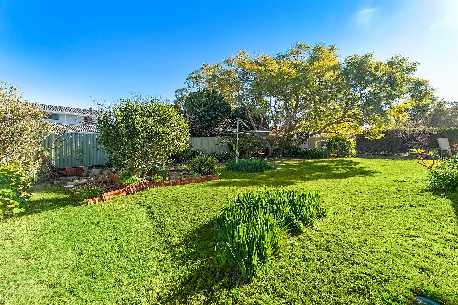 33 Gerald Road, Illawong Sold by Gavan Property - image 1