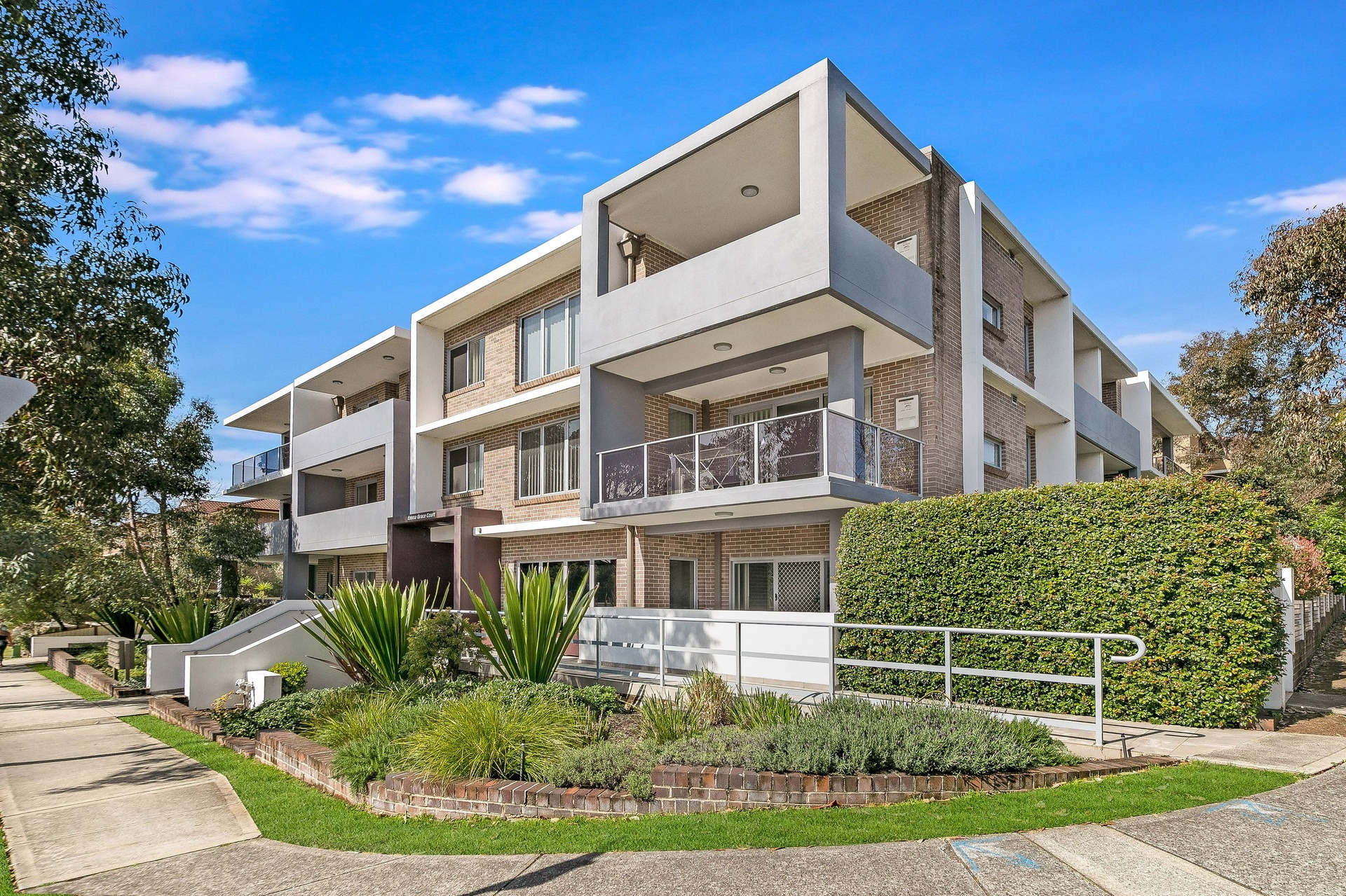 8/75 Pitt Street, Mortdale Sold by Gavan Property - image 1