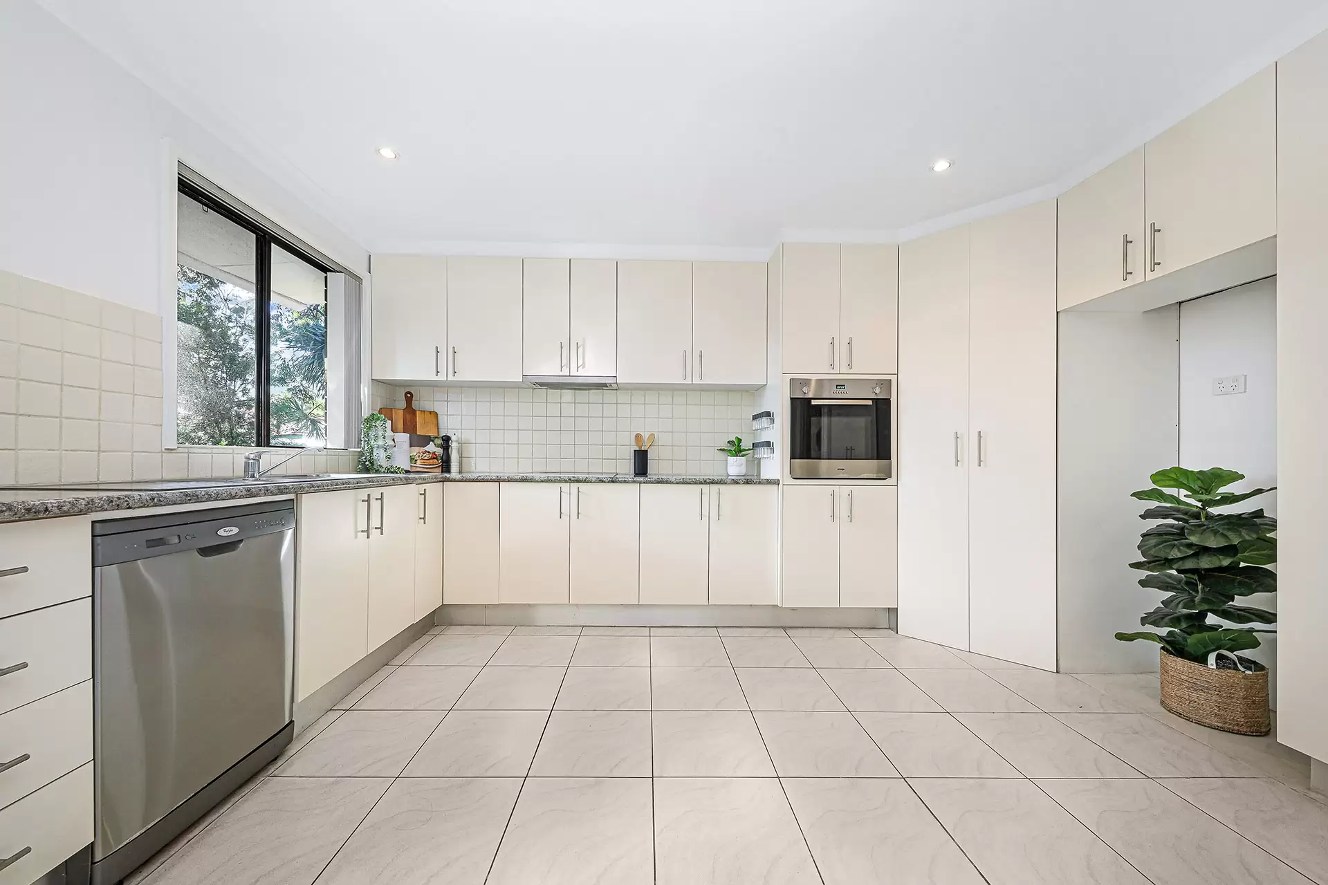 Photo #5: 10/23-27 Mutual Road, Mortdale - Sold by Gavan Property