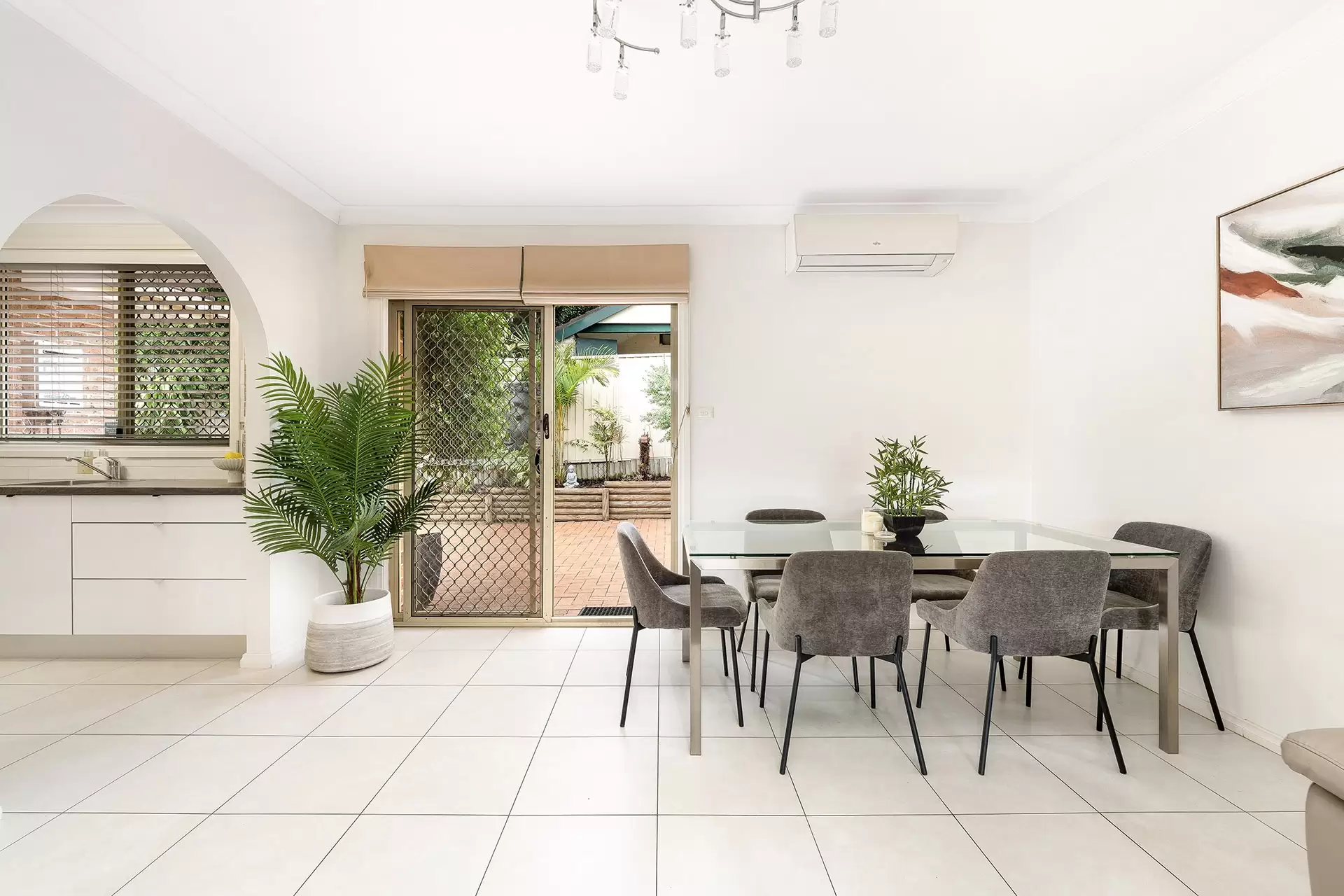 4/20 Rickard Road, South Hurstville Sold by Gavan Property - image 1