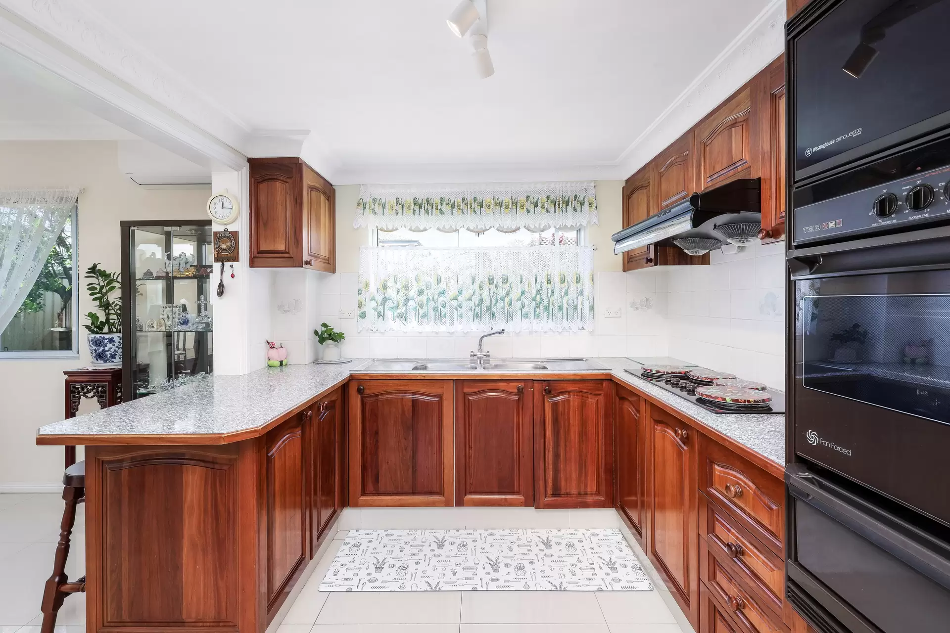 2/22 Salisbury Street, South Hurstville Sold by Gavan Property - image 1