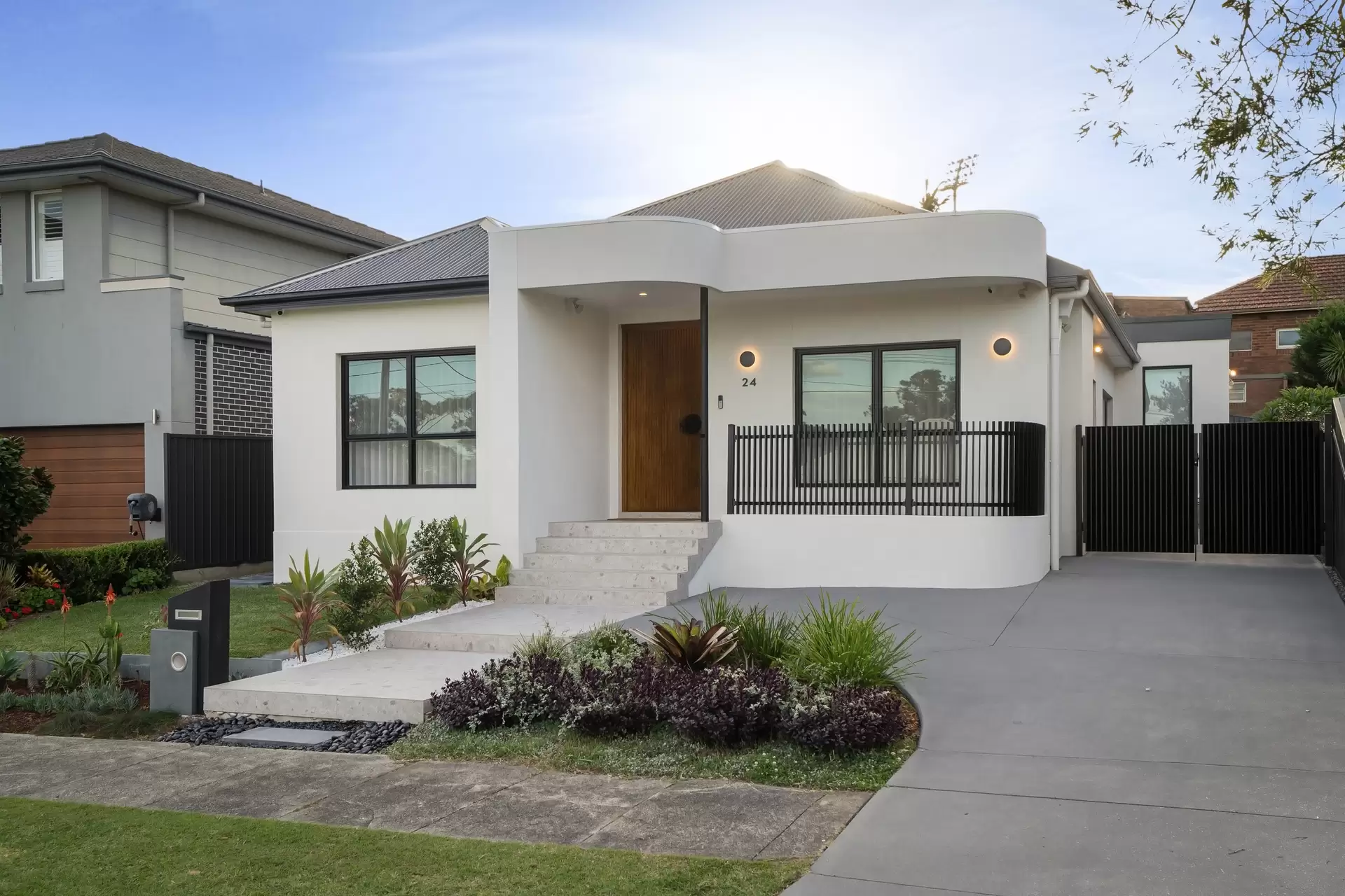 24 Lobb Crescent, Beverley Park Auction by Gavan Property - image 1