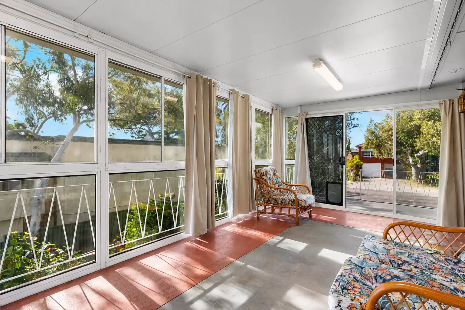 15 Shade Place, Lugarno Auction by Gavan Property - image 1